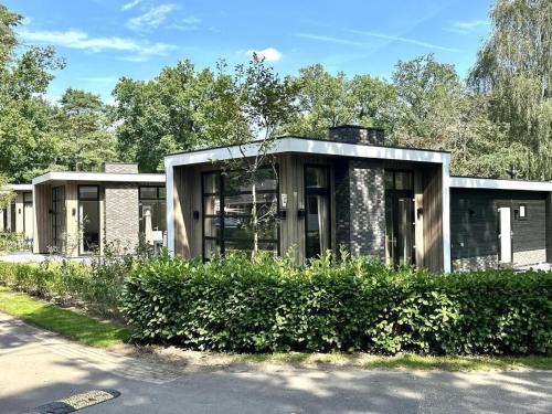 Bright Chalet in Nature Park