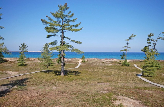 Bright, Cheery, 2BR/2BA Beachfront Condo in Glen Arbor's Homestead Resort!