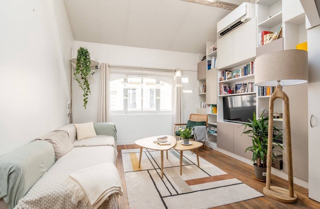 Bright & Chic Duplex with A/C – Heart of Paris 9th
