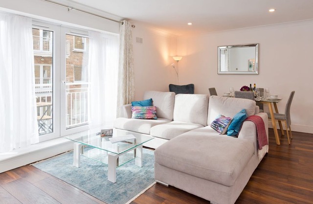Bright Christchurch - Two Bedroom Apartment, Sleeps 4
