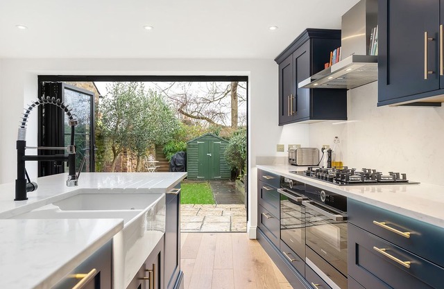 Bright & Elegant 2BR Home in Blackheath, steps from the Park, by Veeve