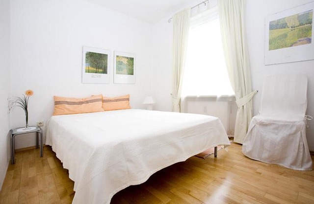 Bright Holiday Apartment “Ferienwohnung Bregenz 6 Top 3” in Central Location Close to Lake Constance with Wi-Fi, Balcony, Terrace & Garden