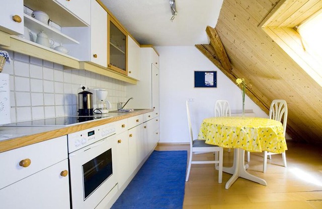 Bright Holiday Apartment “Ferienwohnung Bregenz 6 Top 4” in Central Location Close to Lake Constance with Wi-Fi, Terrace & Garden