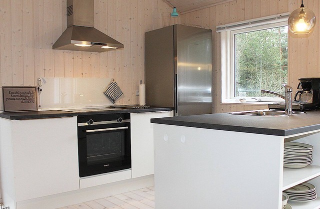 Bright holiday home in a quiet forest location with 3 bedrooms and WiFi