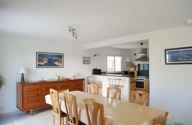 Bright house near beaches and center, enclosed garden, private parking