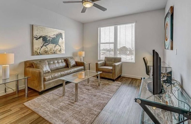 Bright Irvine 1BR | Kitchen| Free WiFi | Parking available
