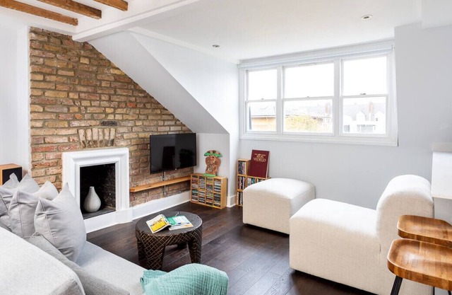 Bright Maida Vale Apartment