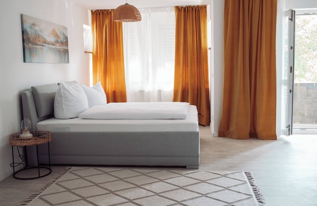 Bright, modern apartment, balcony, elevator, 2 persons