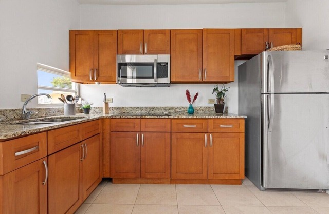 Bright & Modern Escape, Beach Access, Parking, & Smart TV