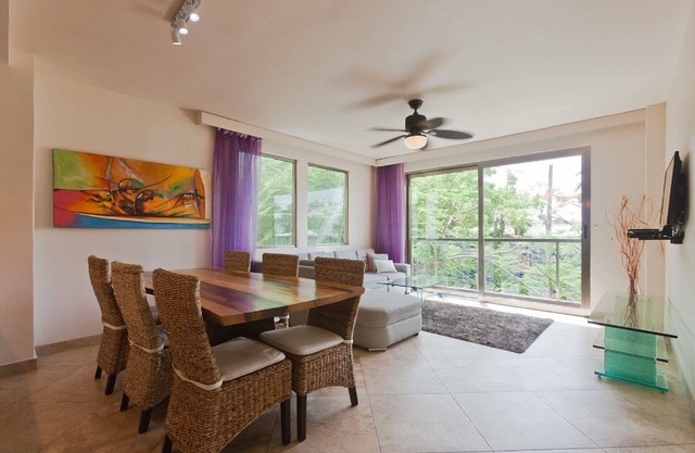 Bright Modern Condo with balcony overlooking 5th Ave. 4 minute walk to the beach