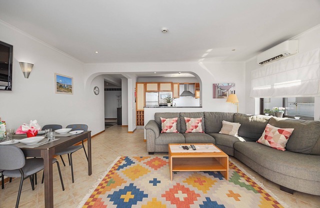 Bright Old Town Sea View 2-Bed Unit