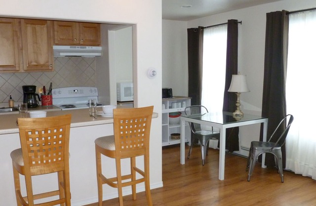 Bright, quiet and clean fully furnished Guesthouse near to Downtown and Midtown!