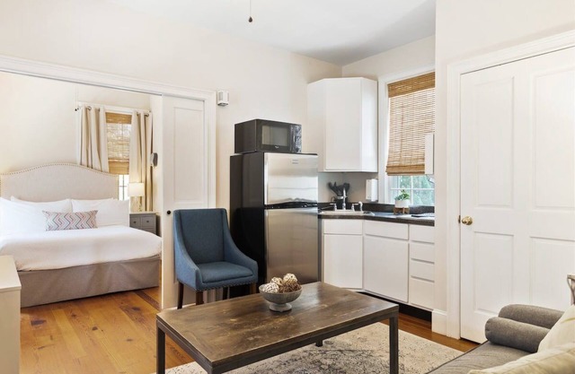 Bright & Secluded Apartment with Pool Access
