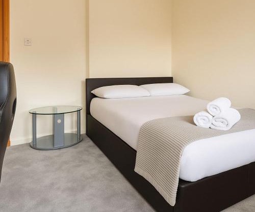 Bright & Spacious 2 Bedroom Flat