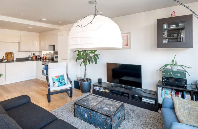 Bright Spacious 2bed 2bath in Battersea