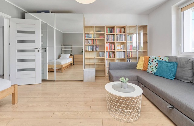 Bright Studio Dolna Wilda for 3 Guests with Home Cinema & Library