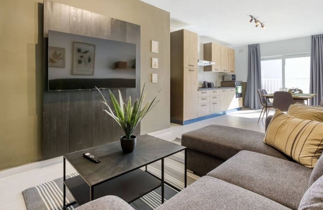 Bright & Stylish 2BR home in Pieta w/WIFI & AC