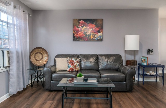 Bright, Stylish Apt. with fire place in ❤ Buffalo