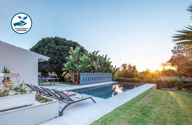 Bright villa w/heatable infinity pool, Alvor