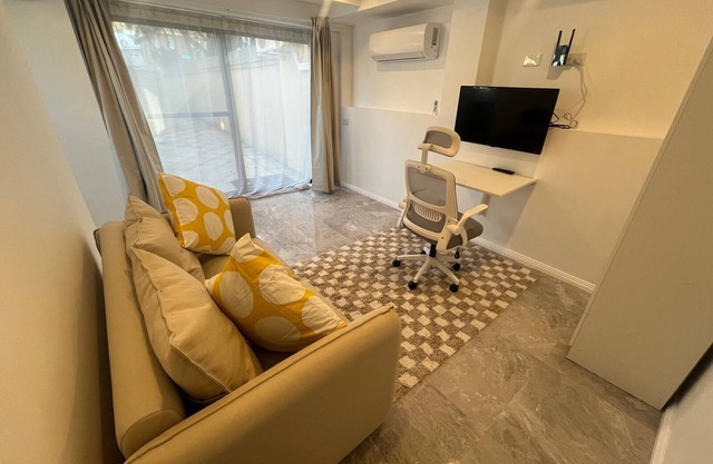Brighton Guest Suite – Walk to Bay St, Train, Sky Bus and Beach. Free Parking!
