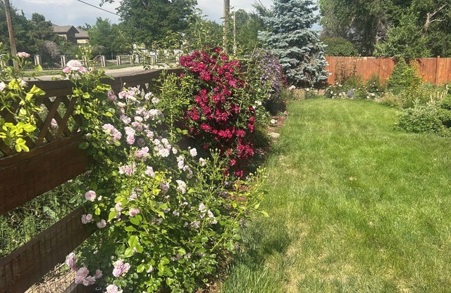 Brilliant 4-bedroom house with AC in Arvada! Family and Pet friendly,