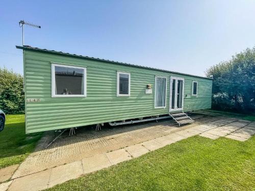 Brilliant 8 Berth Caravan At Skipsea Sands Holiday Park Ref 41148Sf