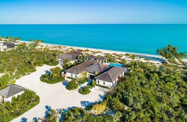 Brise De Mer 6 BR Villa - Beachfront