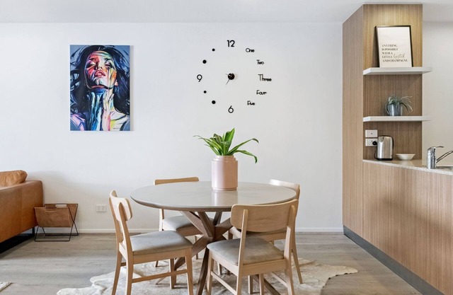 Broadbeach - Modern 2 Bedroom Apartment at Synergy - CoastHM