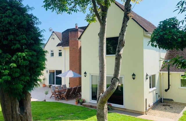 Brooklands - sleeps 10 guests in 4 bedrooms