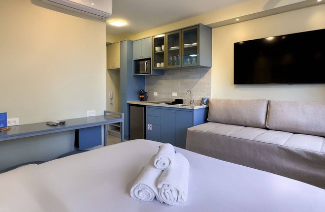 Brooklin Studio: US Consulate & Racetrack