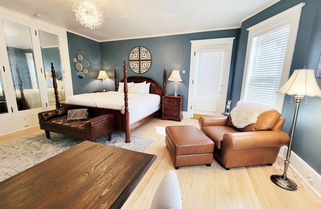Brookside Suite GG Barnum Mansion By Heirloom Vacations