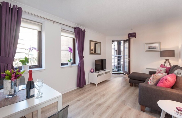 Brown Street Apartment 1