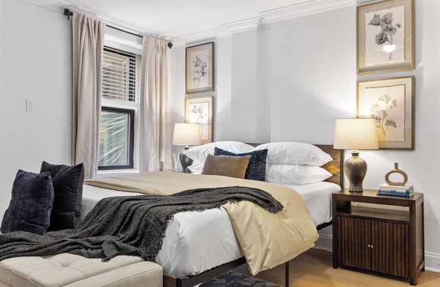 Brownstone 2 Bed with Private Backyard near Subway