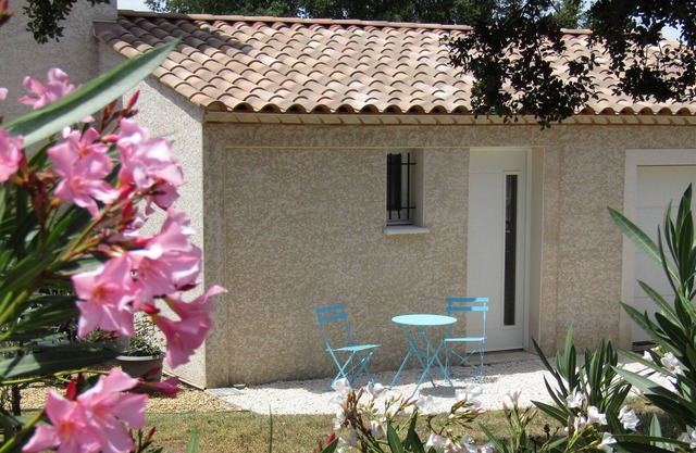 Btw Cévennes and Camargue, 30 min from the beaches, spacious bed and breakfast