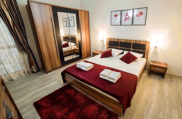 Bucharest Wander - Victoria One Bedroom Apartment with Balcony