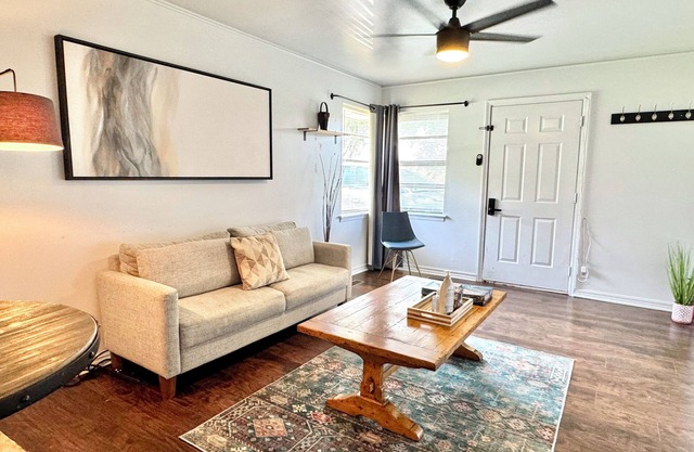 Budget Studio | $1500/month | Kitchenette + Queen Bed #37A