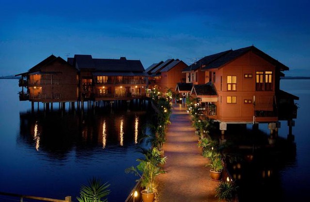 Bukit Merah Laketown Resort
