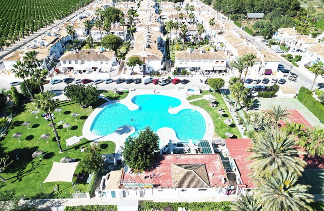 Bungalow by the pool with 2 terraces, maximum capacity for 4 people
