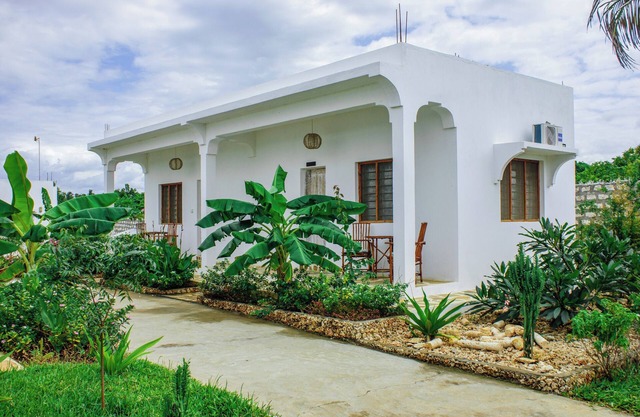 BUNGALOW CON INGRESSO INDIPENDENTE, CAMERA MATRIMONIALE E BAGNO PRIVATO