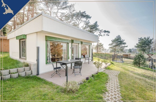 Bungalow for nature lovers with a backwater view on the edge of the forest