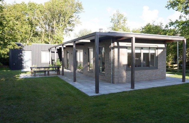 Bungalow in a unique place where nature and design are intertwined, with a large garden.