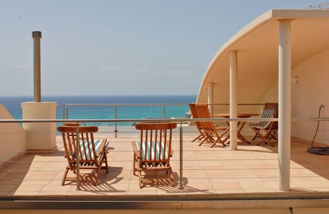 Bungalow, private pool and fiber optic internet, close to the sea, sheltered patio.