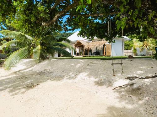 Bungalow Tiarii, avec accès direct à une plage privée