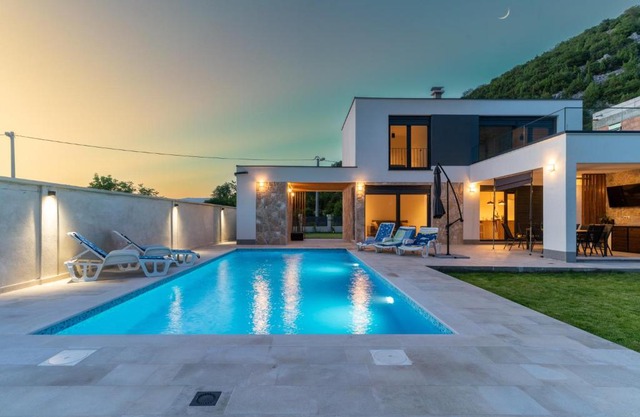 Bunica Spring Villa