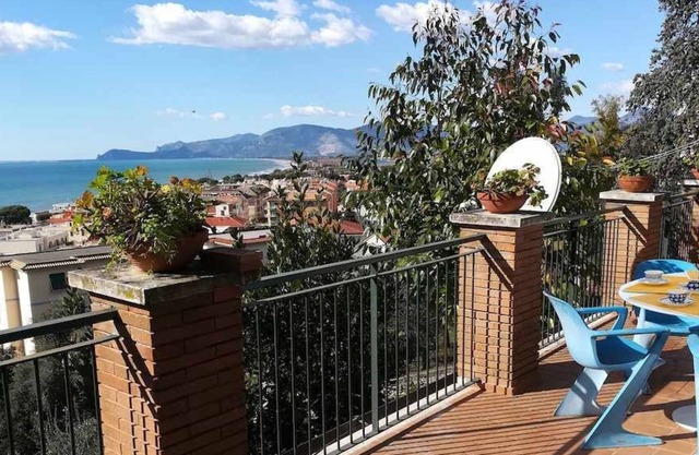 Buontempo house with sea view terrace on Circeo