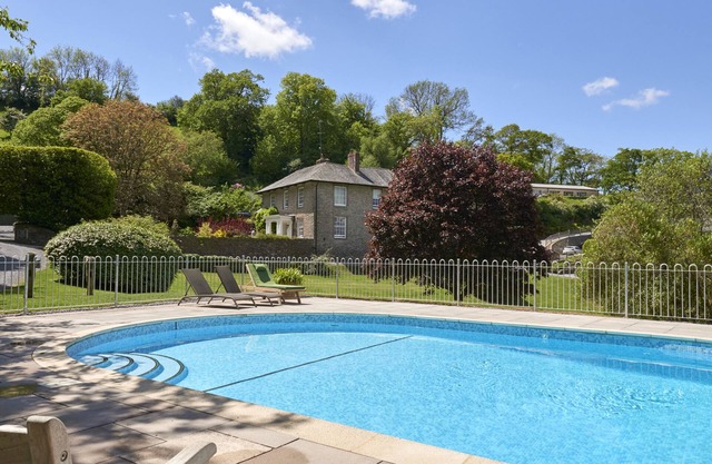 BURRATOR COTTAGE, family friendly, with pool in Cornworthy