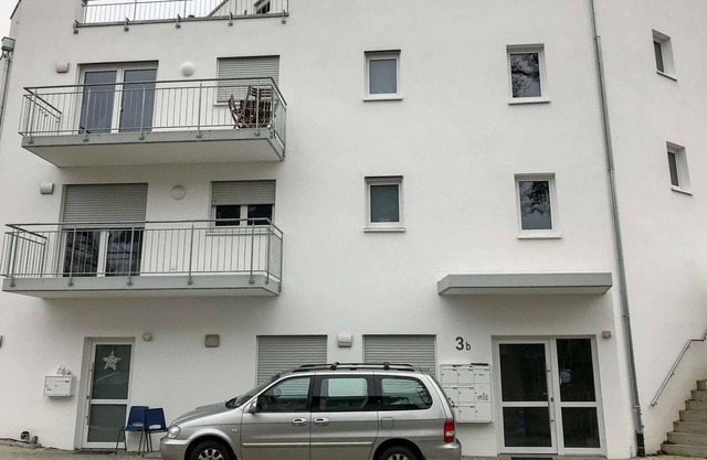BÜS01 Modern apartment with balcony