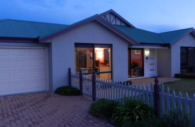 BUSSELTON OCEANSIDE HOLIDAY HOME