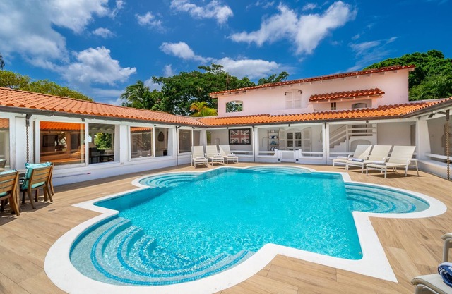 Buttsbury House in St James by Personal Villas - Beautiful Villa with Chic Vibe