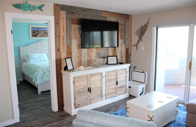 BV413 - Remodeled Canal Front Pirate's Cove Paradise